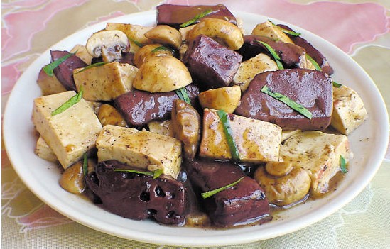 猪红豆腐炒蘑菇