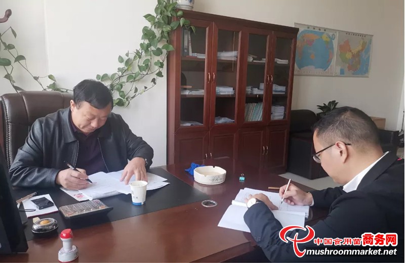 河南金海九牧林生物科技公司与卢氏县和仲实业公司签订产业集群项目合作协议